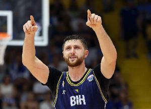 内线支柱！努尔基奇11中6拿下15分12板2助1帽