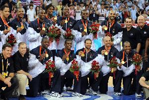 《救赎之队》！詹姆斯和保罗以现役身份进入名人堂 创NBA历史纪录