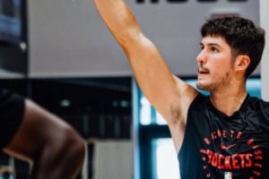 对新赛季迫不及待！火箭晒训练照：范乔丹顶防阿门 谢泼德在列