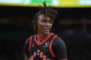 菜鸟生快！猛龙官方祝贾科比-沃尔特21岁生日快乐！