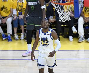 两败俱伤！勇记：若库明加签了资质报价 那他将毫无交易价值