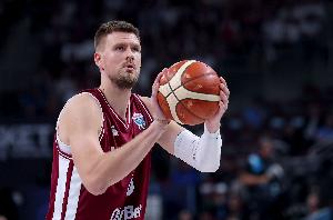 予取予求！波津半场7中6独得16分5板3助2帽 正负值+13最高