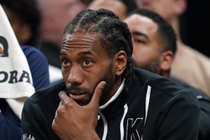 A-史密斯：莱昂纳德从不做该做的事 孩子们找他互动他却一言不发