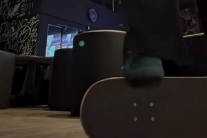 平衡感超好！阿隆-戈登在社媒晒出自己练习滑板的视频