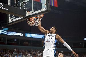 予取予求！字母哥15中9砍全场最高29分加6板4断 罚球16中11