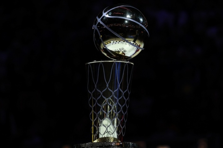 21世纪NBA最强和最弱的总冠军分别是哪一年的哪支球队？