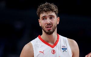 就差得分了！申京首节5中0未得分 但送出3助攻抢下4前场板！