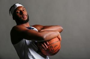 斯通：奥科吉是个年轻的老将 我喜欢这类型的球员 他很适合我们