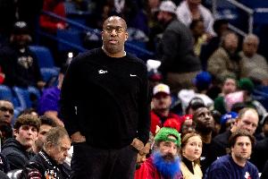 杰弗森：现在的尼克斯更强了 迈克-布朗能让替补发挥更大作用