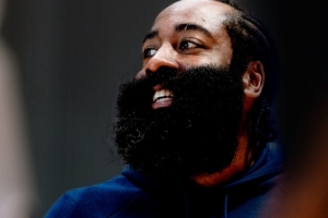 微笑&新赛季又近了一天！快船官方晒训练照：哈登&大洛在列