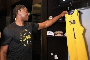 湖人阿杜谈穿1号球衣：我第一个最喜欢的球星是德里克-罗斯