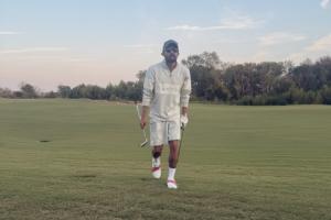 特雷-杨生日当天打高尔夫：27了‍♂️⛳️感恩~