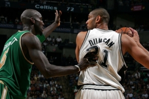 在内线遇过最难防的球员是谁？扎克-兰多夫：KG和邓肯