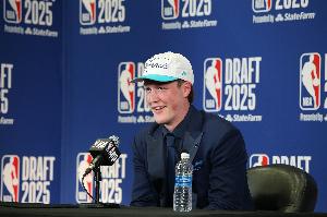 黄蜂主帅：今年4名新秀具备“冠军心态” 曾怀疑克尼佩尔能否扣篮