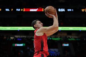 队记：约维奇有机会提前续约 4年5000-6000万对双方来说比较合适