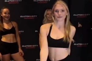 舞姿曼妙！火箭啦啦队官媒晒出队员们充满活力的舞步