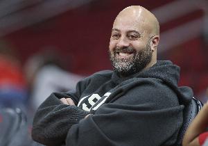 队记：如果我是火箭GM 我会在那些被裁掉的双向后卫中挑选一下