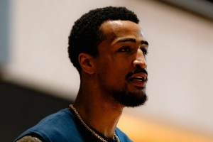 真挚的祝福！NBA官方祝约翰-科林斯28岁生日快乐！