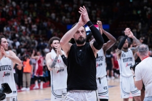 离不开篮球！刚退役的贝里内利选择留队担任博洛尼亚大使兼顾问