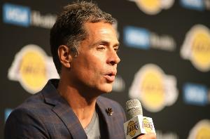 湖记：湖人将在本周五举行赛季前瞻发布会 佩林卡和雷迪克出席