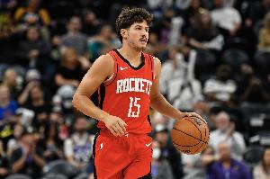 名记：多位高管表示 火箭会以现有阵容开启赛季 至少观望到12月