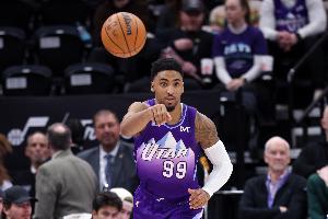 记者：爵士裁掉小马丁 他新赛季800万美元的合同全额非保障