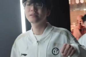 弹幕和主播都串麻了jiejie更博：谢谢小伙伴的陪伴 今天太热情了！