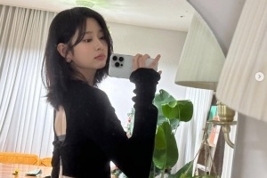 LCK决赛开幕式嘉宾MINJU日常INS照 颜值拉满可御可甜腿长又白！