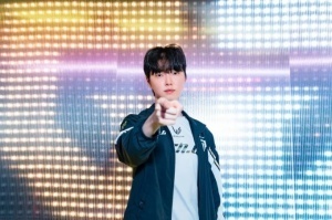 联赛内绝对的大王！Chovy收获职业生涯第五座联赛冠军