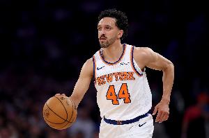 迈克-布朗：沙梅特全场攻防推进节奏很棒 防守端无所畏惧