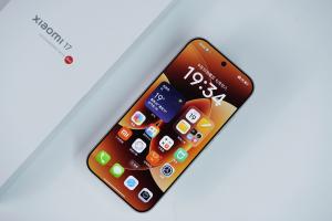 对标iPhone 17！曝小米17开卖5分钟破全年销售记录 1天销量破百万