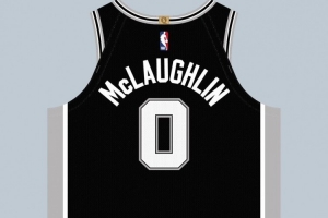 球衣记者：麦克劳林在马刺穿0号球衣 队史上一位是凯尔登-约翰逊