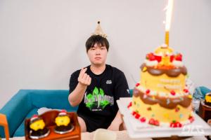 Bin哥太想赢了！Bin为中韩队伍中唯一一位 在10月后Rank训练的选手