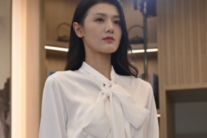 《完蛋！》女主角余冰慧分享剧照：