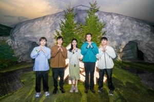 xiye分享和胡歌刘诗诗合影：和偶像还有女神合影 我看仙剑长大的