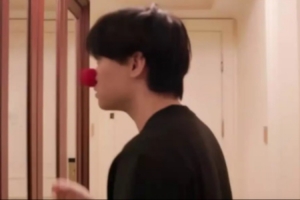 BLG发布视频：这期是ON定制的红鼻子川哥，自拍技术如何？