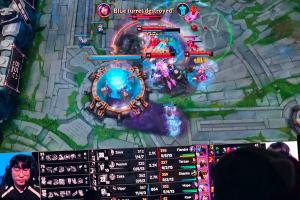 真带不动！Viper一人独砍11-4-0的战绩 而四名队友战绩合计3-28-35