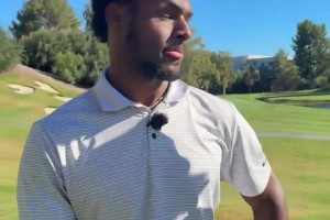 追随父亲的脚步！布朗尼休赛期也开始苦练高尔夫球了