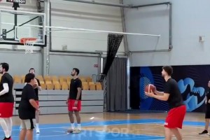 小火龙究极进化！申京欧锦赛训练中连续命中14记三分球！