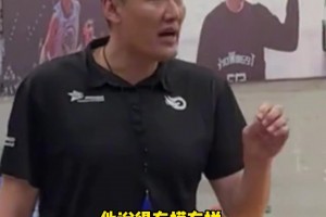 CBA八冠中锋苏伟开班传授低位技巧 学员马上就学会了