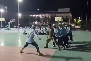 “教官，请记住，在篮球场你只是一个球童”