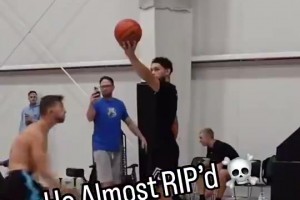 太恐怖了！白乔丹最危险的一次扣篮！差点被球网勒住脖子