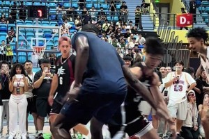 这可是总决单防詹姆斯的男人！陈泽文想穿裆过追梦，被抢断+暴扣