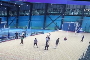 众所周知，篮球馆老板赚的不是场地费，而是监控费