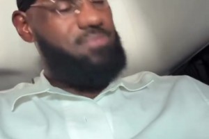 嘻哈詹限时回归詹姆斯摇头晃脑跟唱，这rap水平如何？？