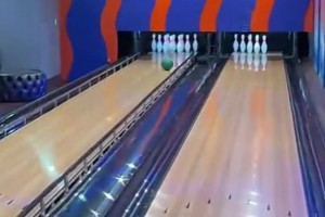 哪来的流浪汉？被拍到在加州逛街的小卡！感觉路人都没认出来啊！