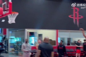 AI？詹姆斯直播时三分球居然13中2