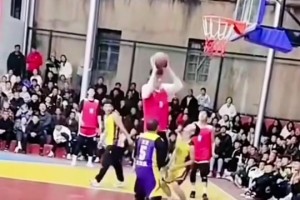 终于续约了！库明加此前没有参加勇士的迷你训练营，自己单练！