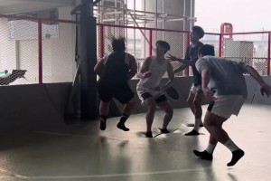 蹦床篮球？这什么野球场需要付费不？能圆了我的扣篮梦